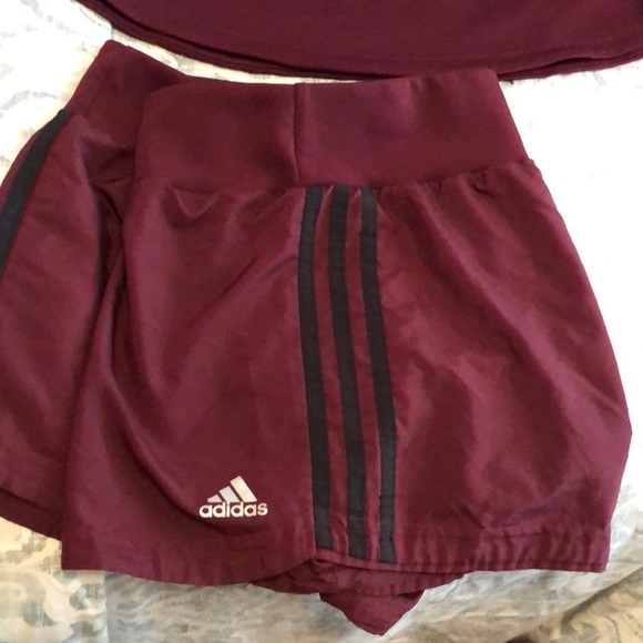 Adidias Workout 🏋🏽♀️ outfit top and shorts - Picture 3 of 7